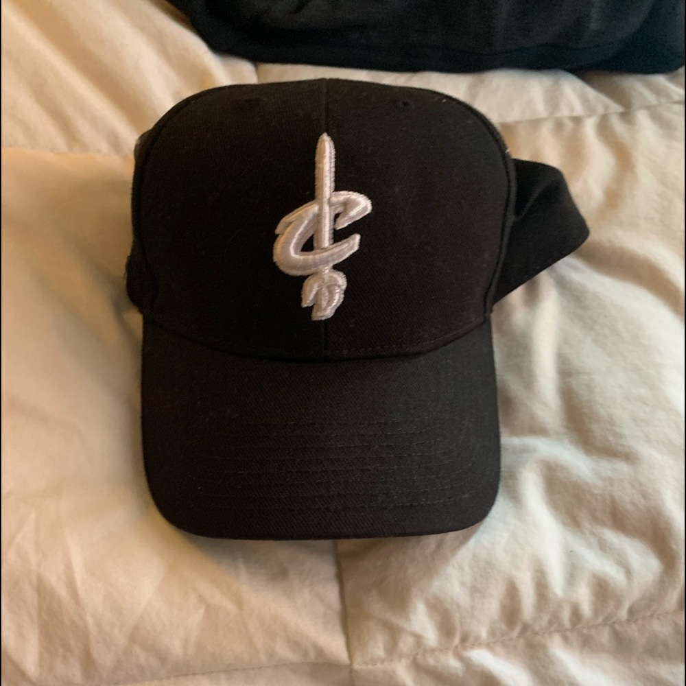 Cleveland Cavaliers used hat. Good condition. Strap back.